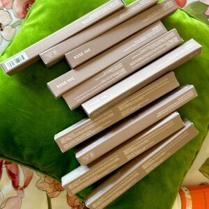 MOB selling makeup brushes from bridesmaid gift bags